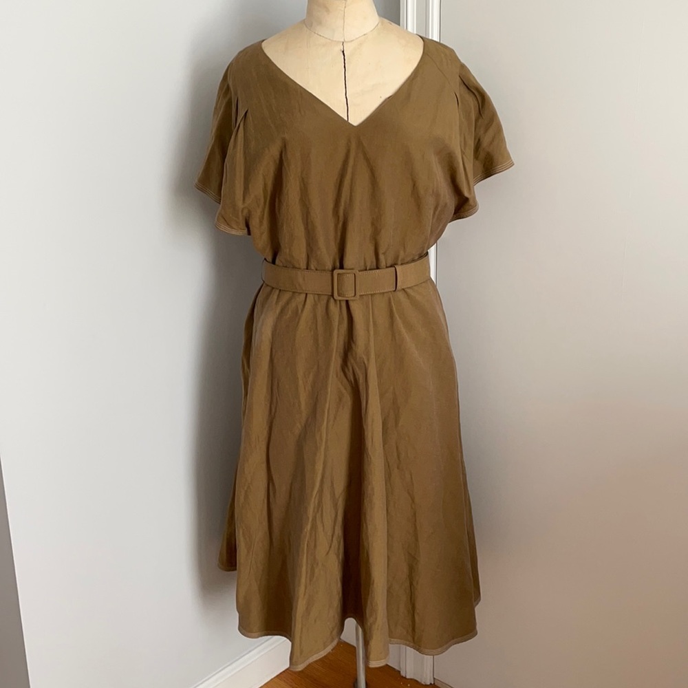 Midi Dress Lafayette 148 safari Size 12

Sorry but belt is missing!